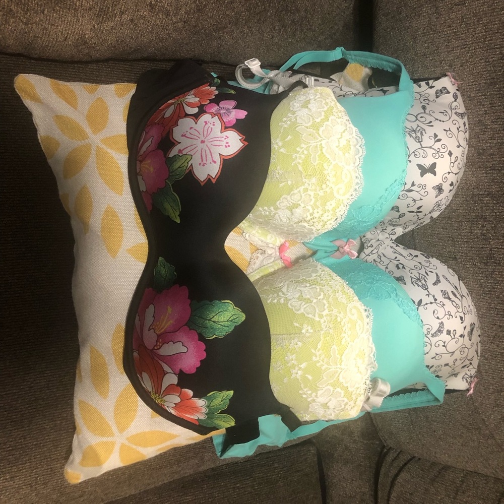 Four Victoria’s Secret push up bra
